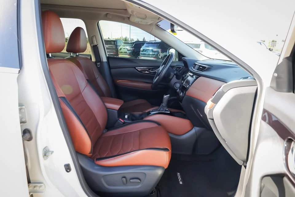 2020 Nissan Rogue - Image 13 of 20