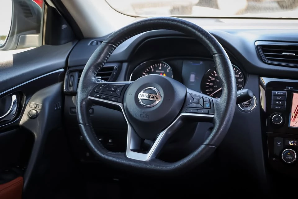 2020 Nissan Rogue - Image 17 of 20