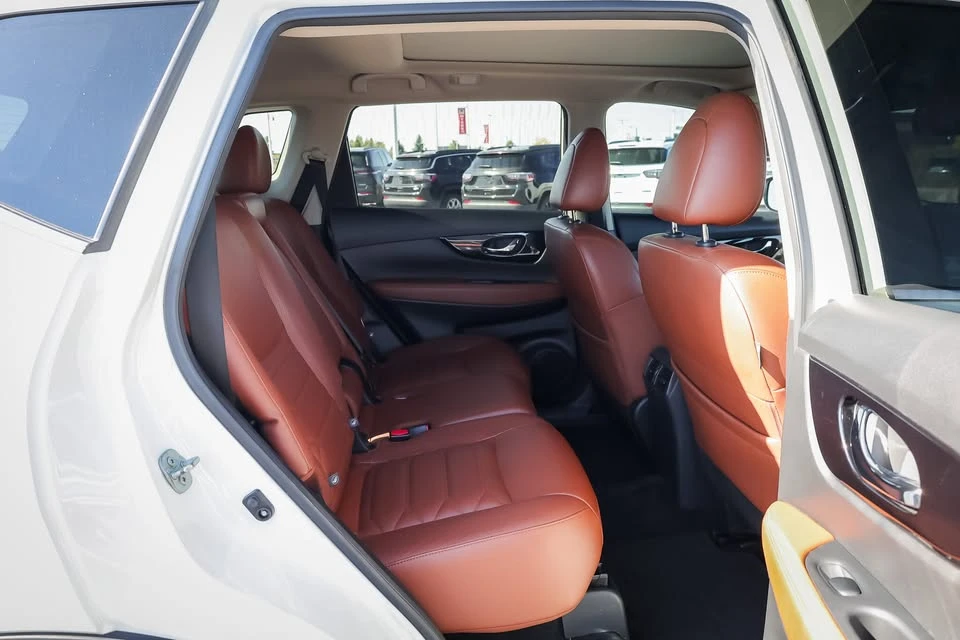 2020 Nissan Rogue - Image 14 of 20