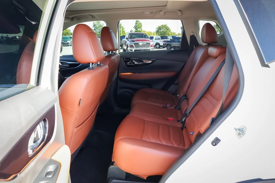 2020 Nissan Rogue - Image 10 of 20