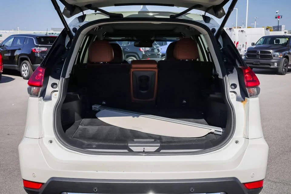 2020 Nissan Rogue - Image 10 of 20