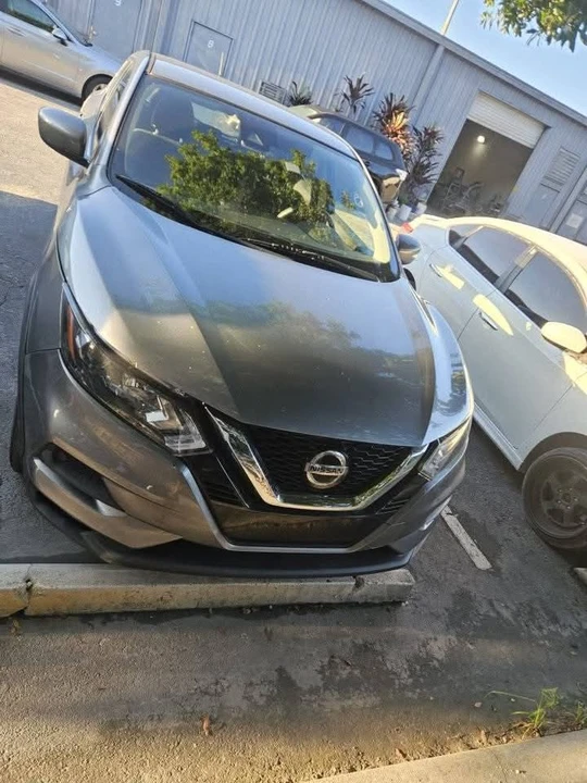 2020 Nissan Rogue - Image 2 of 3