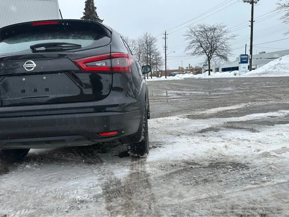 2020 Nissan Rogue - Image 2 of 17