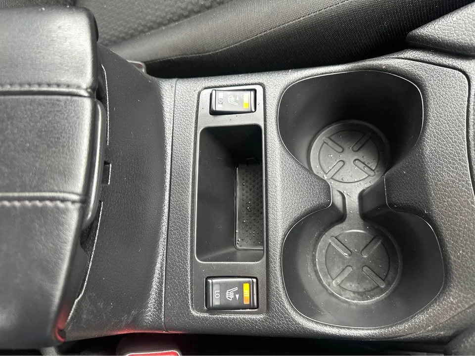 2020 Nissan Rogue - Image 11 of 17