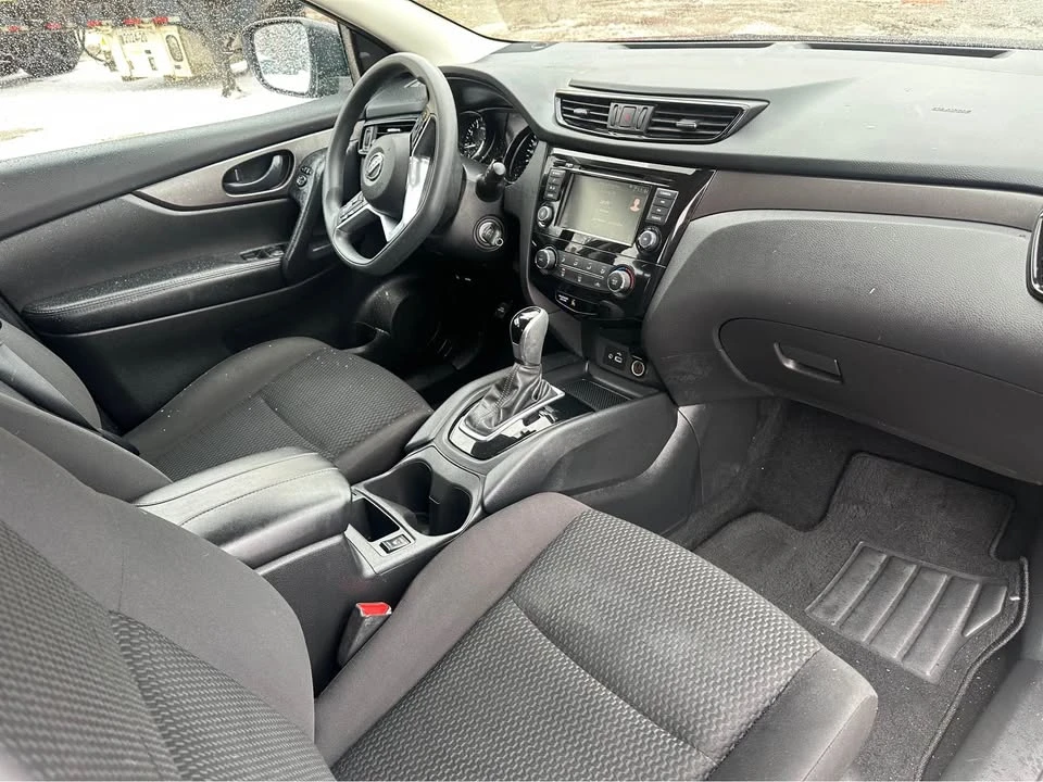 2020 Nissan Rogue - Image 9 of 17