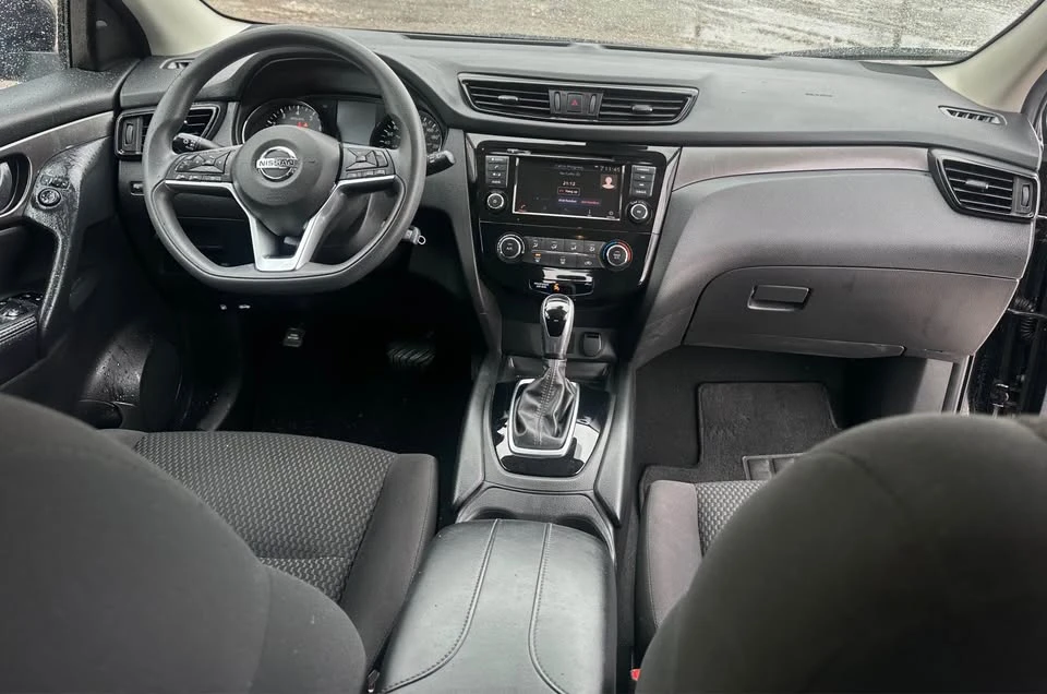 2020 Nissan Rogue - Image 10 of 17
