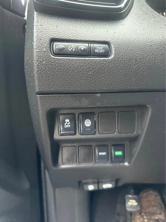 2020 Nissan Rogue - Image 16 of 17