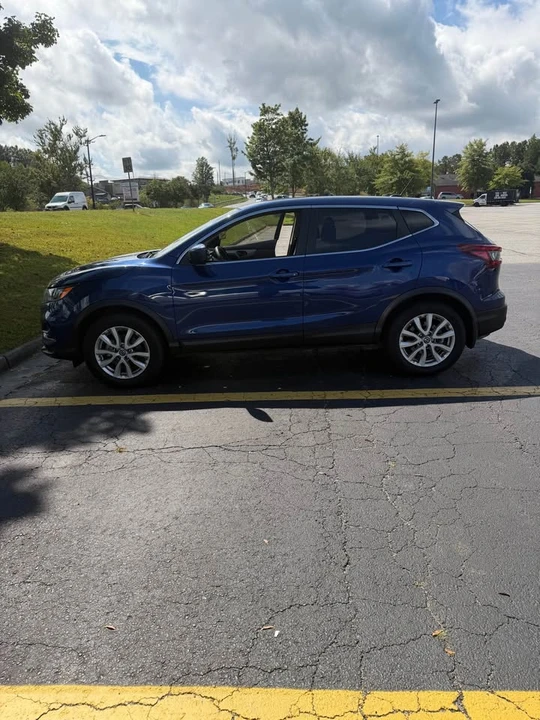 2020 Nissan Rogue - Image 2 of 3