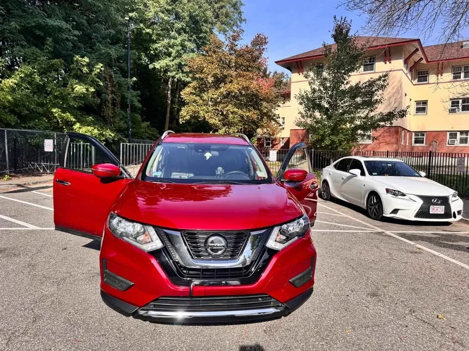 2020 Nissan Rogue - Image 2 of 8