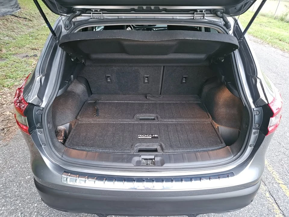 2020 Nissan Rogue - Image 17 of 19