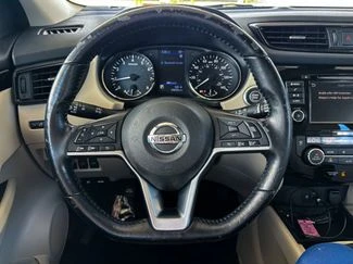 2020 Nissan Rogue - Image 13 of 20