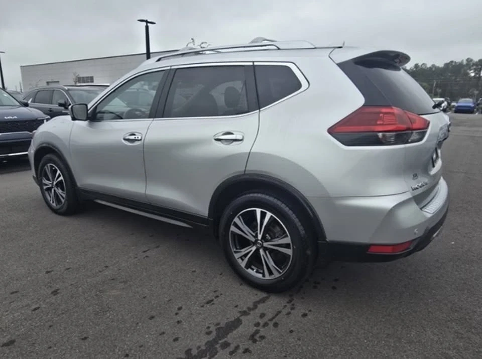 2020 Nissan Rogue - Image 3 of 12