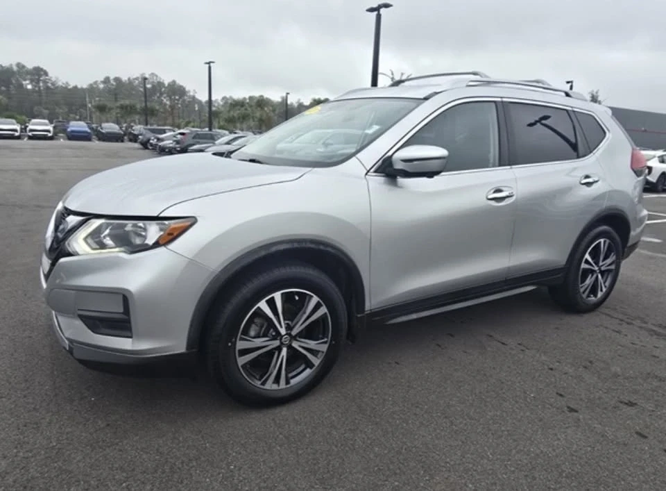 2020 Nissan Rogue - Image 2 of 12