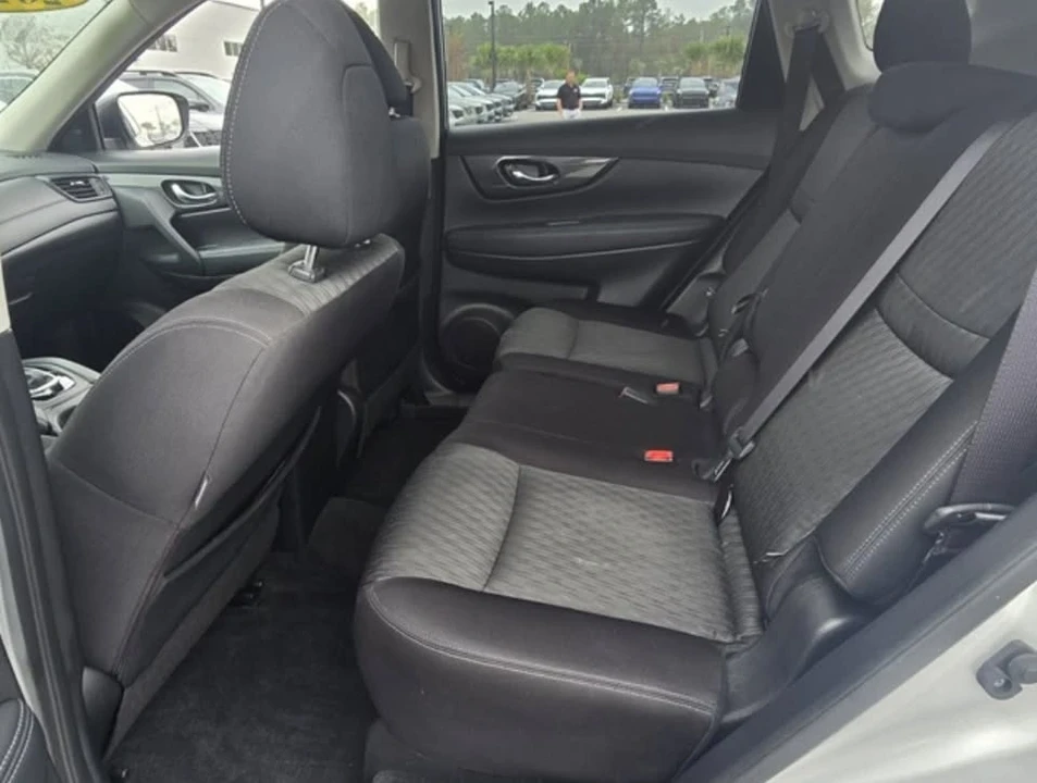 2020 Nissan Rogue - Image 8 of 12