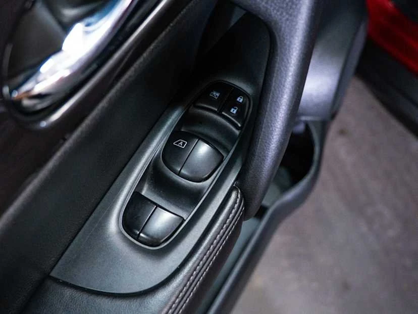 2020 Nissan Rogue - Image 19 of 20