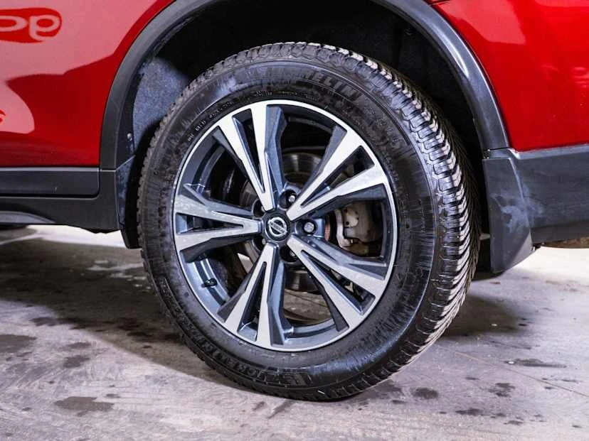 2020 Nissan Rogue - Image 11 of 20