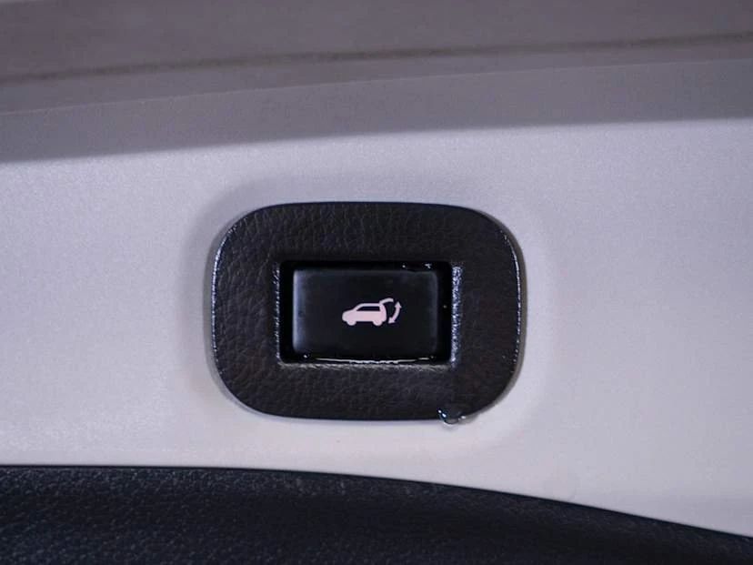 2020 Nissan Rogue - Image 10 of 20