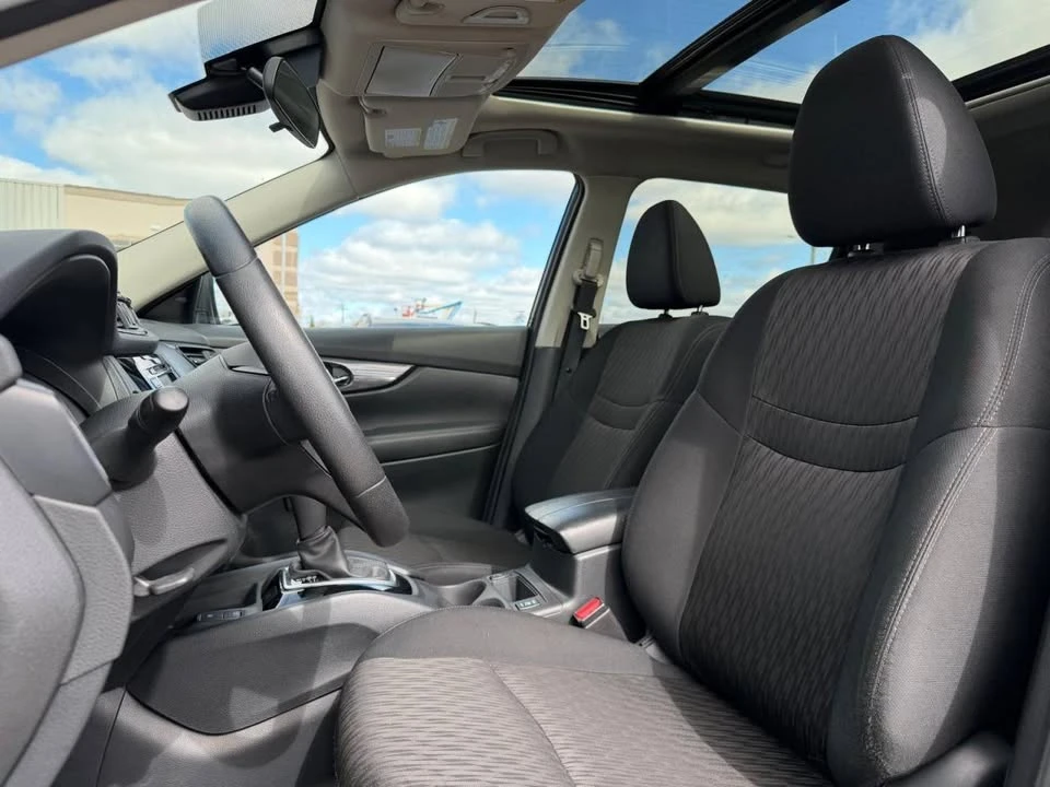 2020 Nissan Rogue - Image 15 of 19