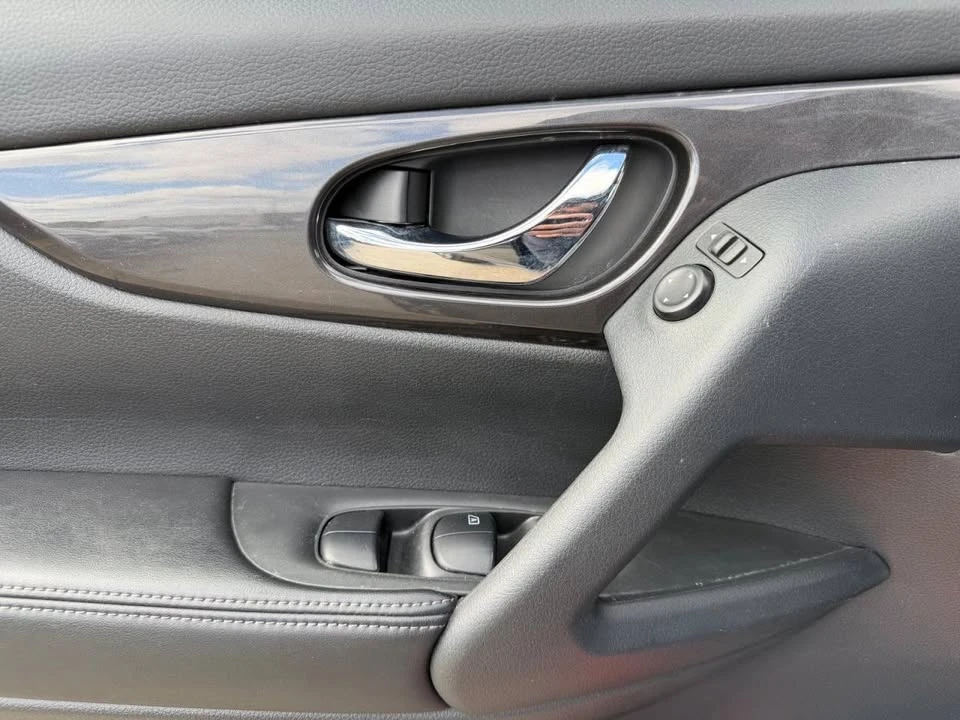 2020 Nissan Rogue - Image 17 of 19