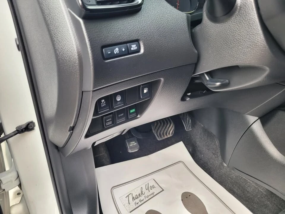 2020 Nissan Rogue - Image 16 of 19