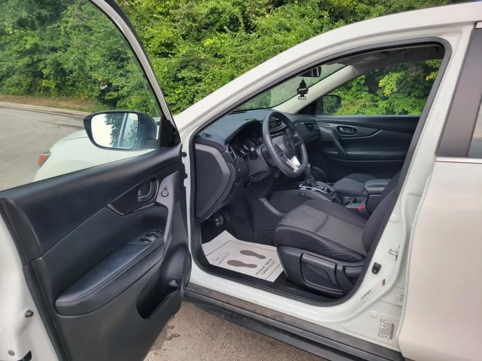 2020 Nissan Rogue - Image 8 of 19