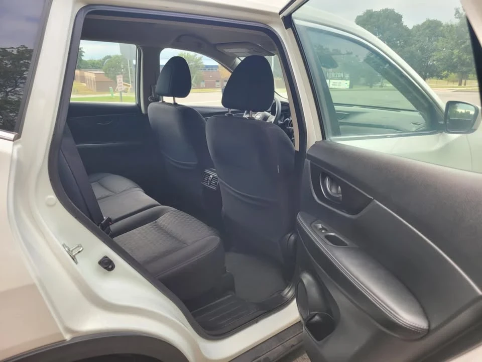 2020 Nissan Rogue - Image 11 of 19