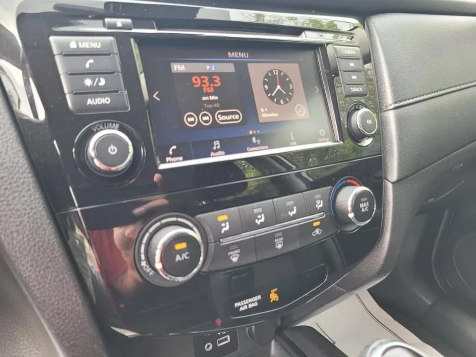 2020 Nissan Rogue - Image 15 of 19