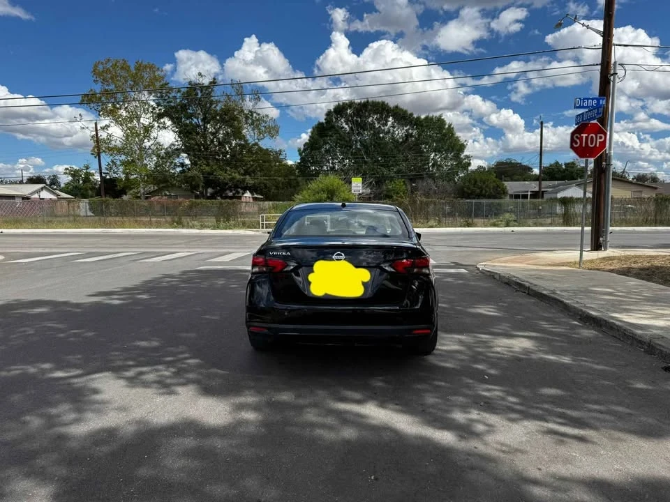 2020 Nissan Versa - Image 2 of 5