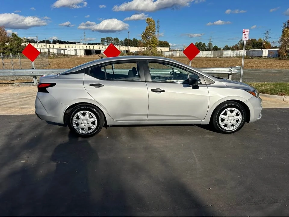 2020 Nissan Versa - Image 5 of 12