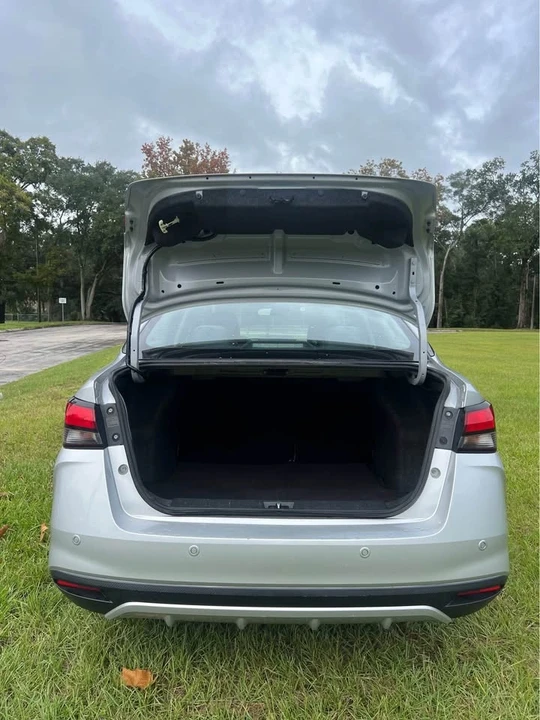 2020 Nissan Versa - Image 8 of 12