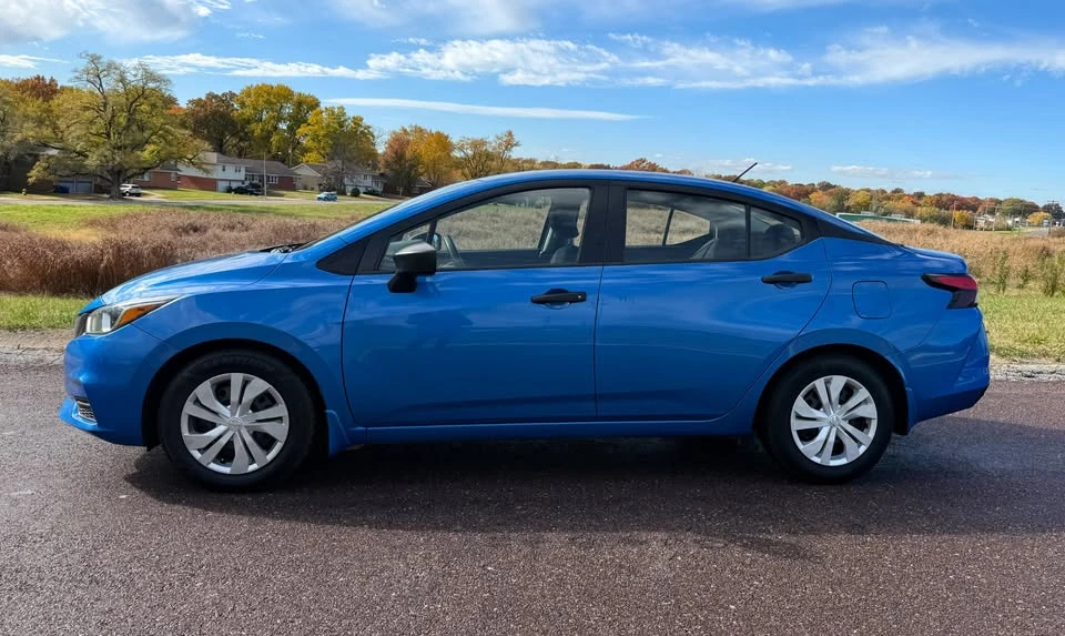 2020 Nissan Versa - Image 2 of 13