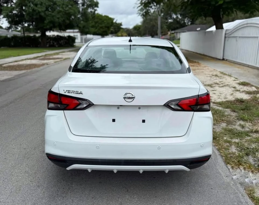 2020 Nissan Versa - Image 11 of 20
