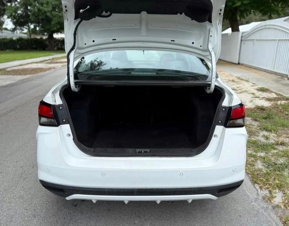 2020 Nissan Versa - Image 13 of 20