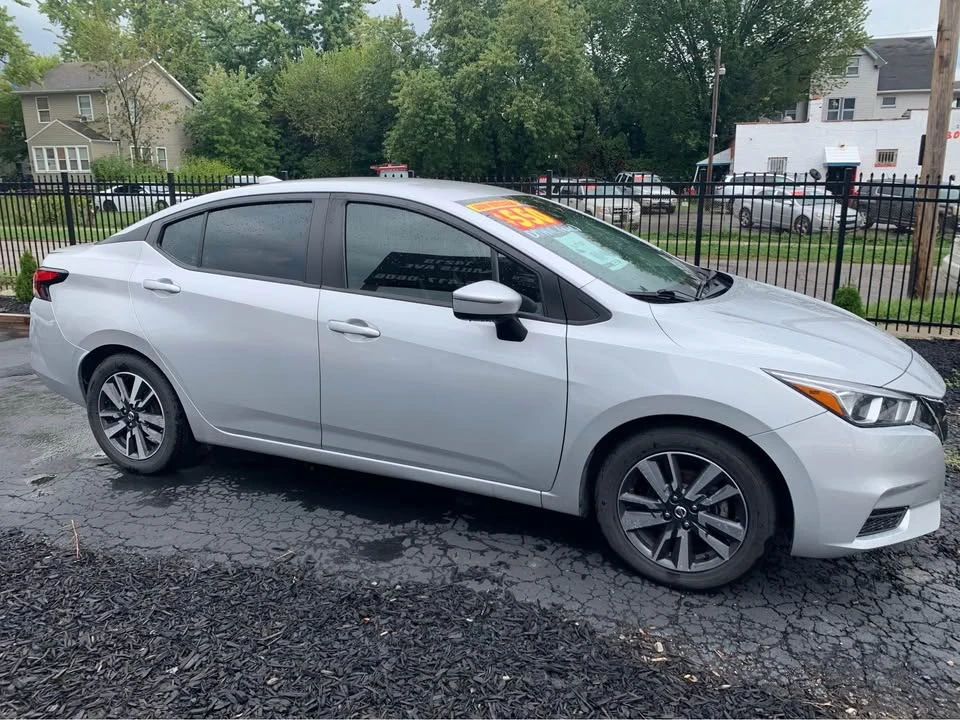2020 Nissan Versa - Image 2 of 3
