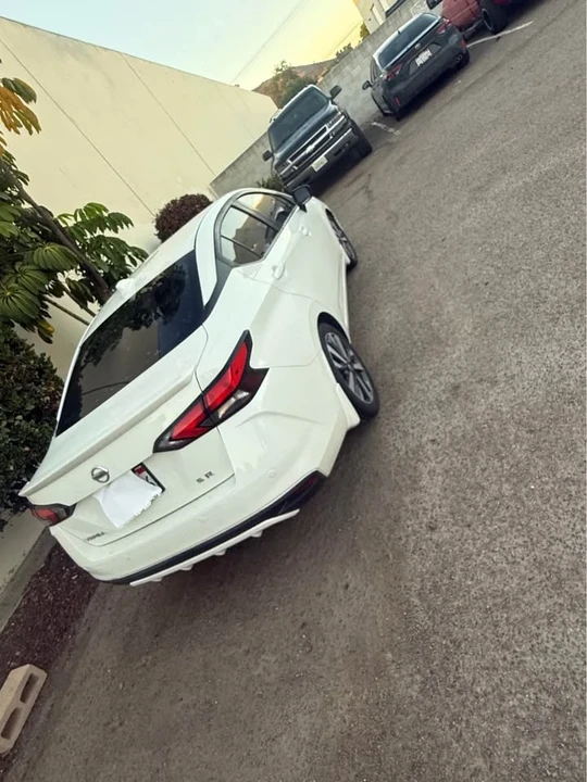 2020 Nissan Versa - Image 2 of 9