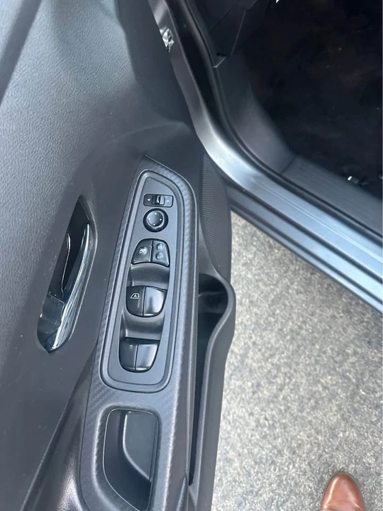 2020 Nissan Versa - Image 9 of 13