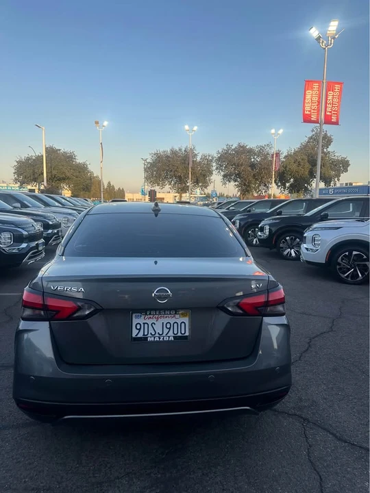 2020 Nissan Versa - Image 4 of 13