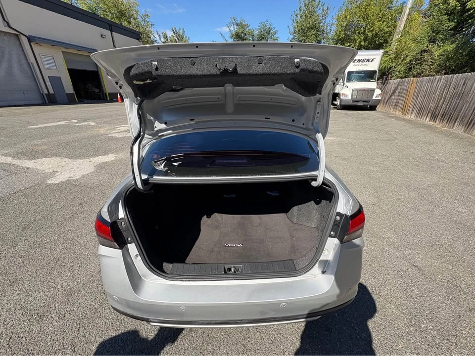 2020 Nissan Versa - Image 9 of 16