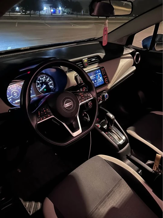 2020 Nissan Versa - Image 5 of 8