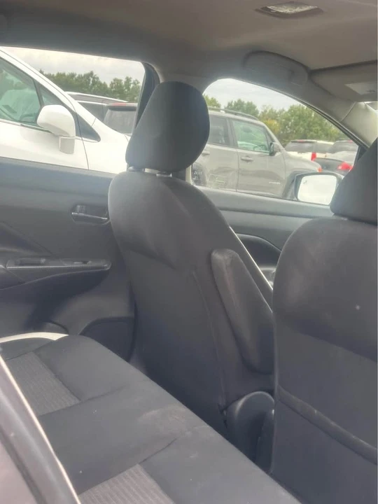 2020 Nissan Versa - Image 7 of 10