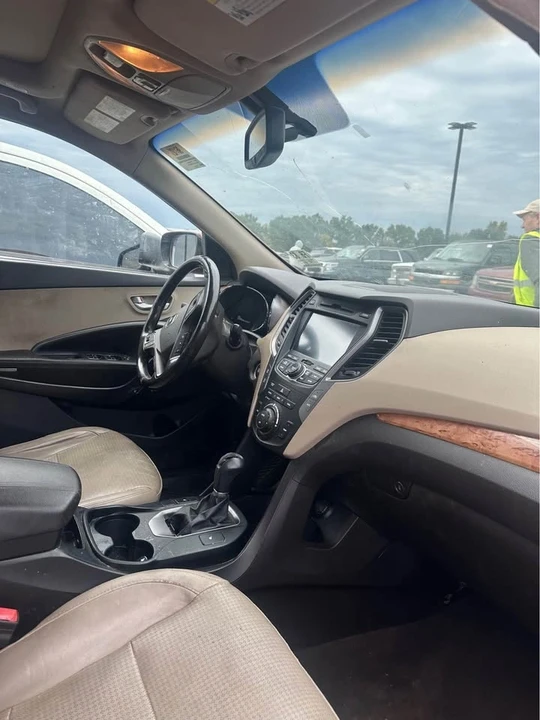 2020 Nissan Versa - Image 9 of 10