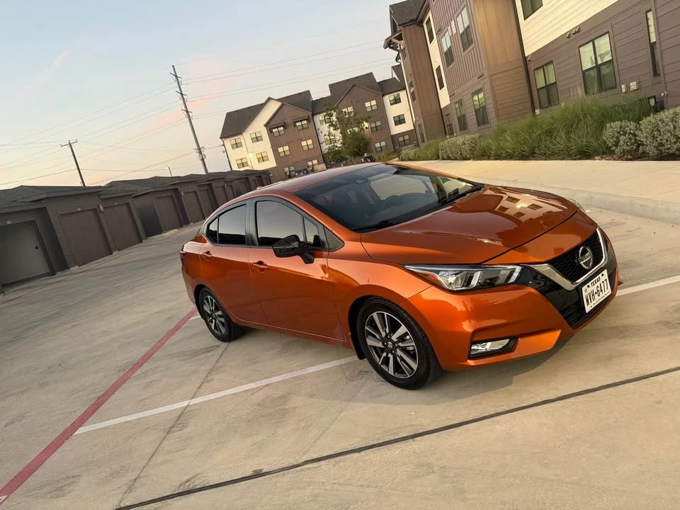 2020 Nissan Versa - Image 15 of 18