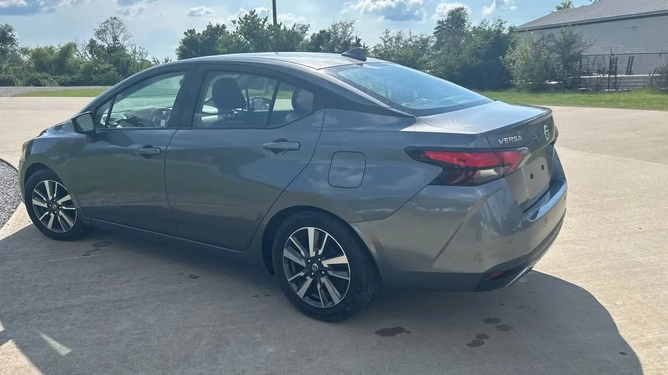 2020 Nissan Versa - Image 4 of 7