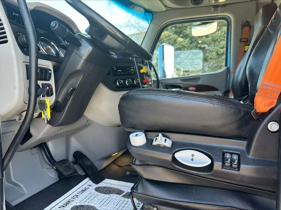 2020 Peterbilt 579 - Image 2 of 5