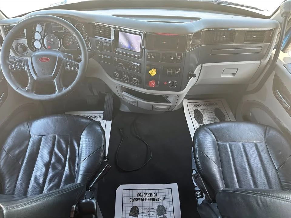 2020 Peterbilt 579 - Image 4 of 5