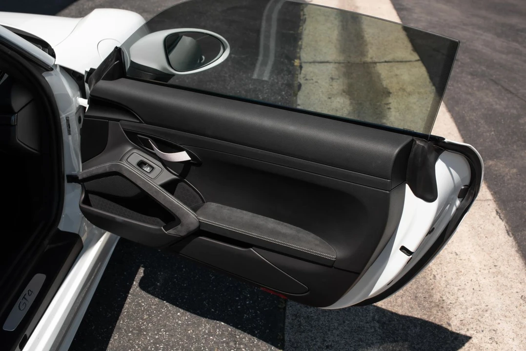 2020 Porsche 718 Cayman - Image 18 of 31