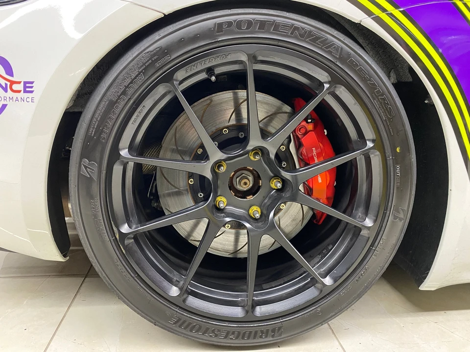 2020 Porsche 718 Cayman GT4 - Image 14 of 19