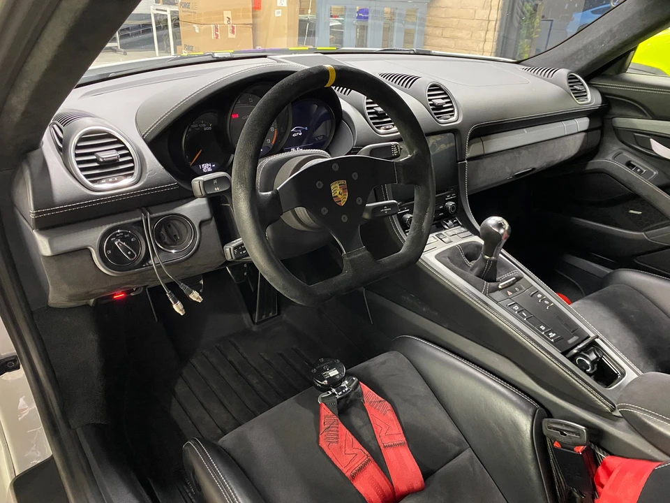 2020 Porsche 718 Cayman GT4 - Image 16 of 19