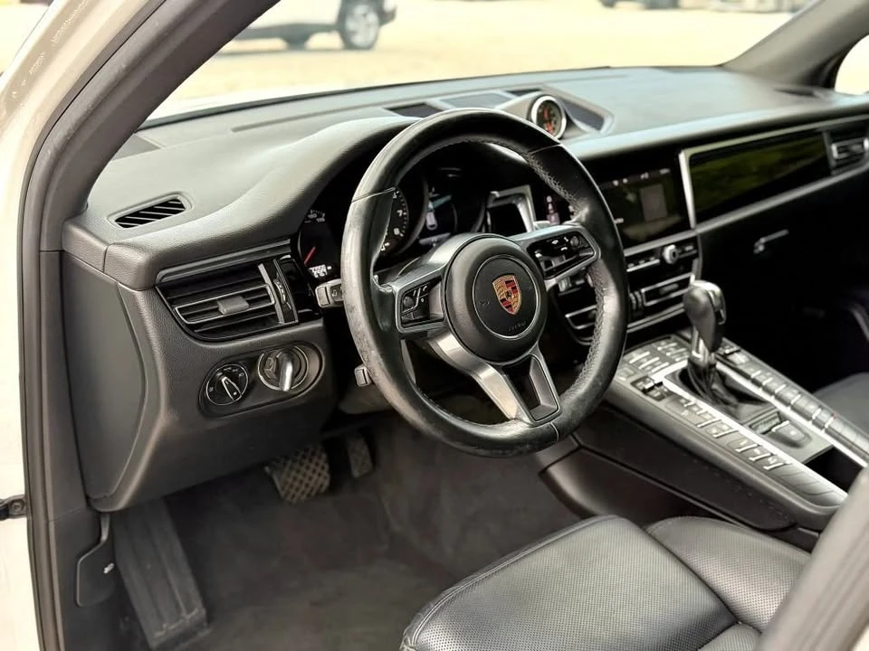 2020 Porsche Macan - Image 8 of 11