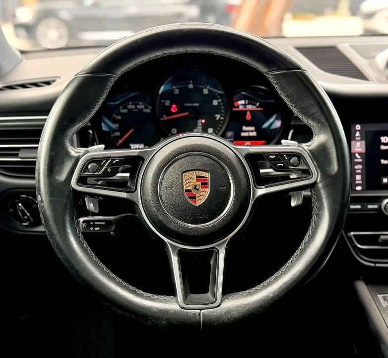 2020 Porsche Macan - Image 9 of 11